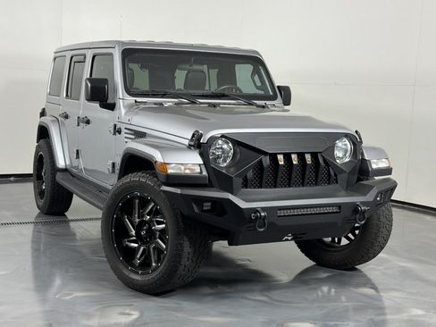 Used 2018 Jeep Wrangler Unlimited Sahara w/ Cold Weather Group AWD/4WD image 2
