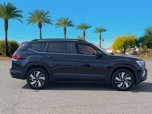 Used 2025 Volkswagen Atlas SE image 6