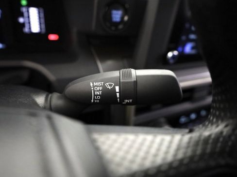 Certified 2025 Toyota Tacoma SR5 image 27