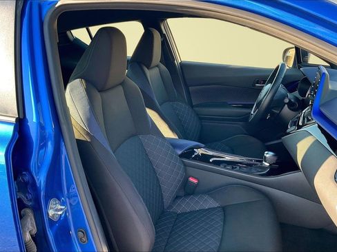 Used 2020 Toyota C-HR XLE FWD image 7