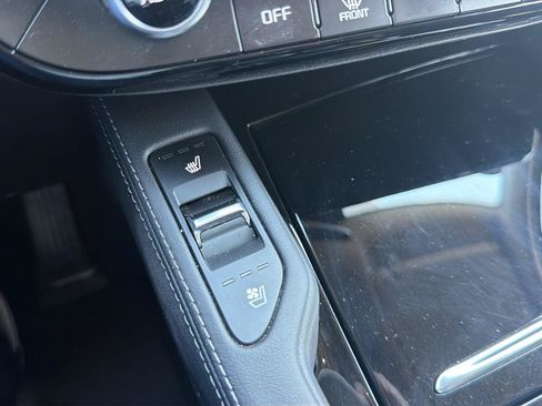 Used 2024 Kia Telluride EX w/ EX Captain's Chair Package FWD image 36