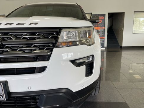 Used 2019 Ford Explorer XLT w/ Equipment Group 202A AWD/4WD image 10