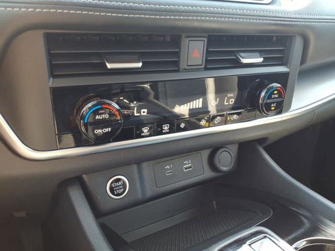 Certified 2023 Nissan Rogue SV AWD/4WD image 19