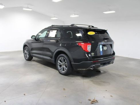 Used 2022 Ford Explorer XLT w/ Equipment Group 202A image 7