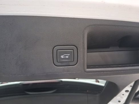 Certified 2023 GMC Terrain SLE w/ Driver Convenience Package image 18