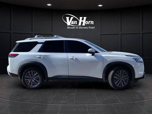 Used 2025 Nissan Pathfinder SL w/ SL Premium Package AWD/4WD image 2