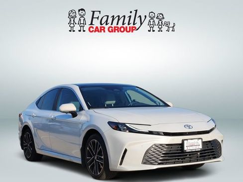 Used 2025 Toyota Camry XLE w/ Premium Plus Package AWD/4WD image 2