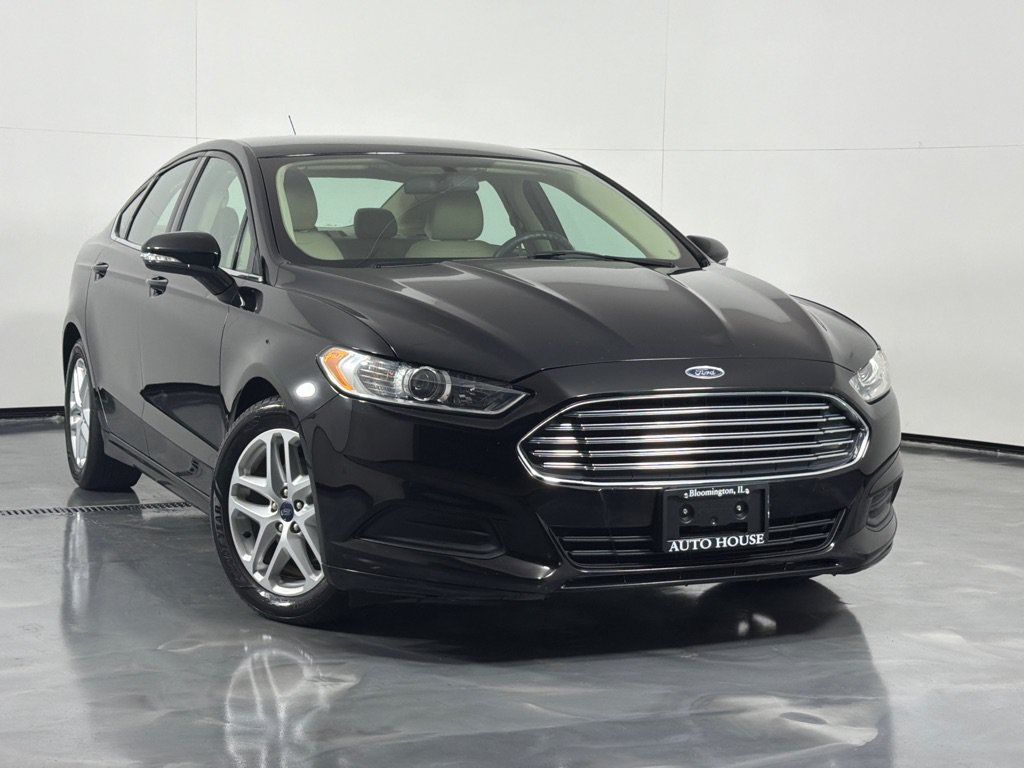 Used 2016 Ford Fusion SE FWD image 2