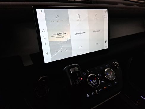 Used 2022 Land Rover Defender 110 X-Dynamic SE image 24