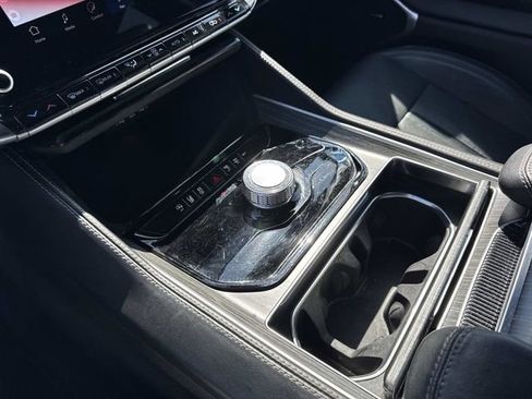 Used 2024 Jeep Wagoneer Series II w/ Flexible Seating Group image 31