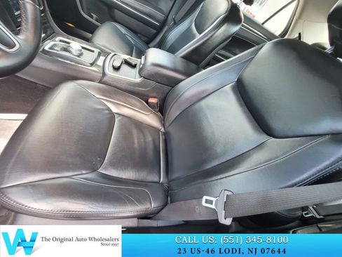 Used 2017 Chrysler 300 Limited RWD image 10
