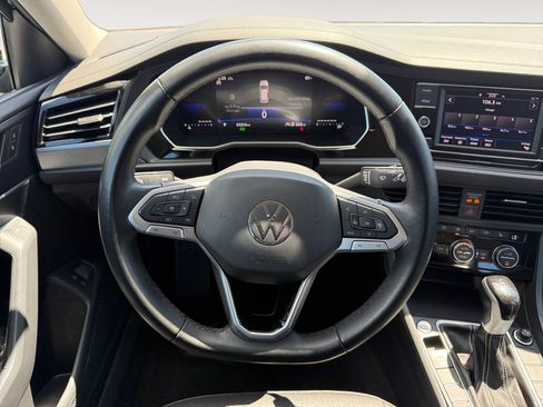 Used 2024 Volkswagen Jetta SE FWD image 12