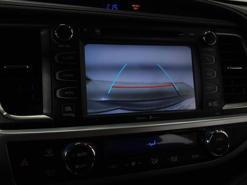 Used 2014 Toyota Highlander Limited image 26