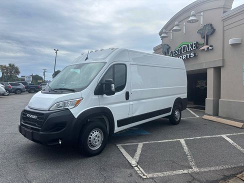 Used 2024 RAM ProMaster 2500 w/ Convenience Group FWD image 7