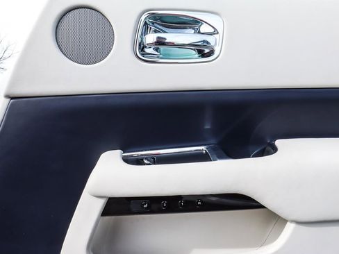 Used 2019 Rolls-Royce Dawn image 41