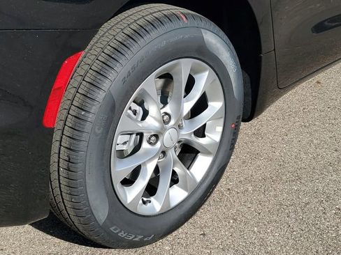 New 2027 Chrysler Pacifica Select AWD/4WD image 9