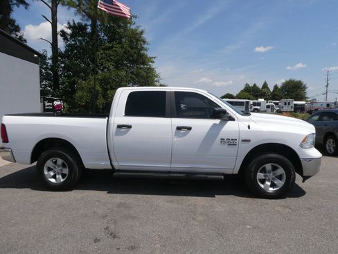 Used 2019 RAM 1500 Classic SLT AWD/4WD image 4