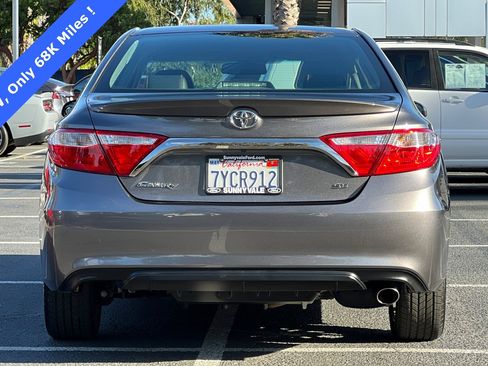 Used 2017 Toyota Camry SE image 5