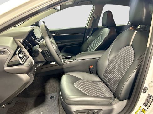 Used 2024 Toyota Camry SE w/ Convenience Package image 17