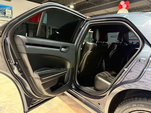 Used 2019 Chrysler 300 S image 28