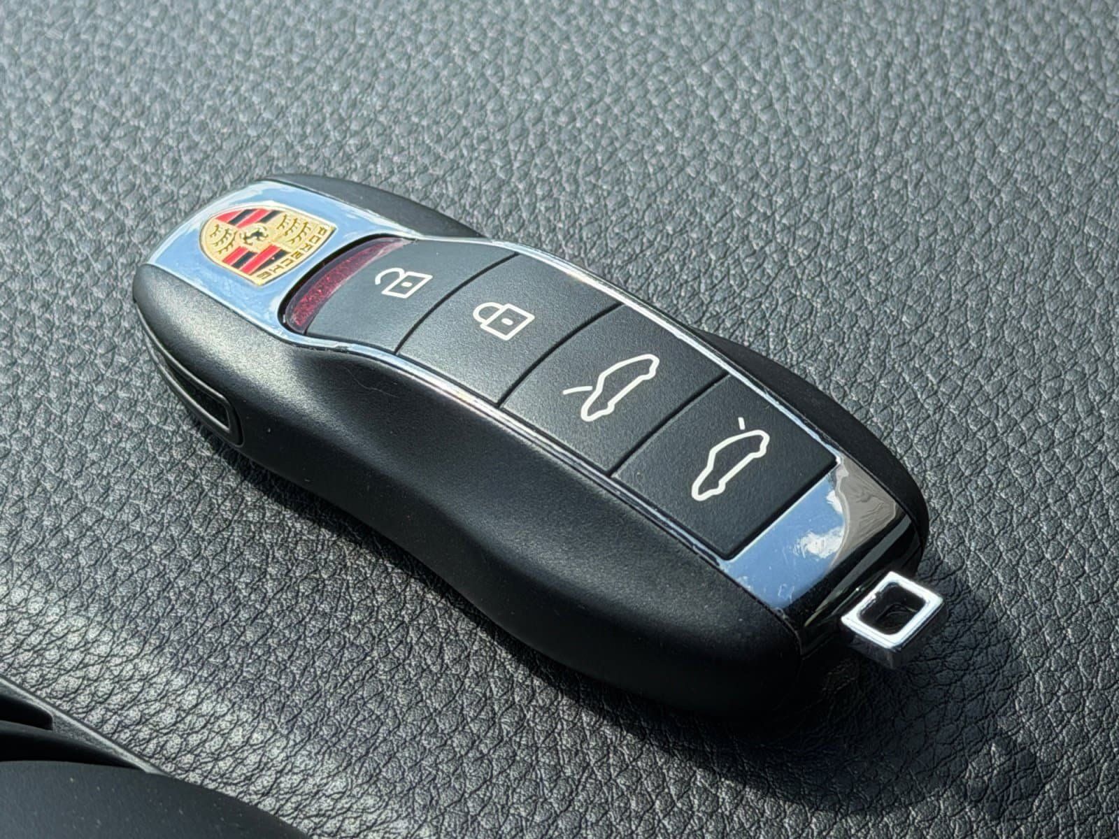 Certified 2025 Porsche 718 Cayman RWD image 30