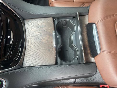 Used 2016 Cadillac Escalade Luxury AWD/4WD image 24