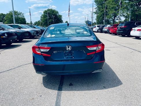 Used 2018 Honda Accord EX image 5