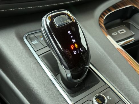 Certified 2024 Cadillac Escalade ESV Premium Luxury AWD/4WD image 19