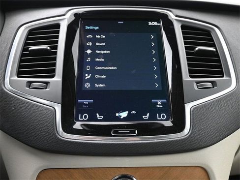 Used 2022 Volvo XC90 T6 Momentum w/ Climate Package image 15