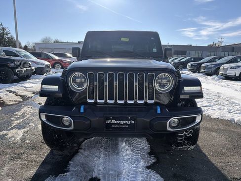 Used 2023 Jeep Wrangler Unlimited Sahara w/ Cold Weather Group image 8