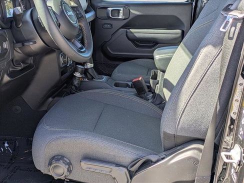 Used 2024 Jeep Gladiator Sport image 15