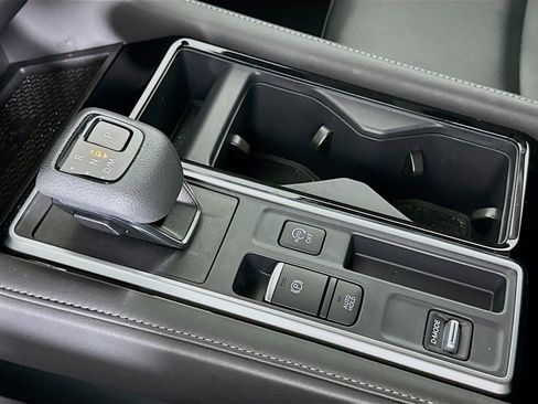 Used 2024 Nissan Pathfinder SL image 24