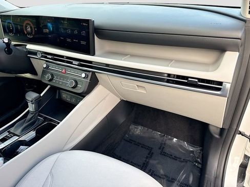 Certified 2025 Hyundai Tucson SE image 27