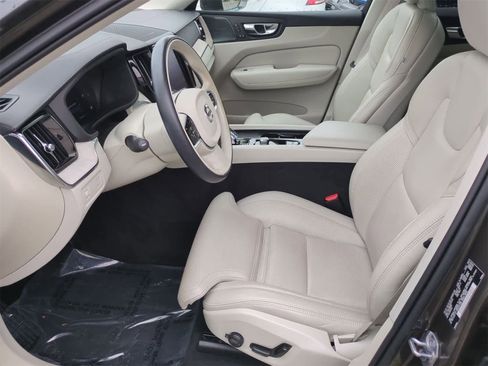 Used 2022 Volvo XC60 B5 Inscription w/ Advanced Package image 15