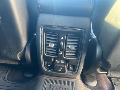 Used 2017 Jeep Grand Cherokee Trailhawk w/ Trailhawk Luxury Group AWD/4WD image 26