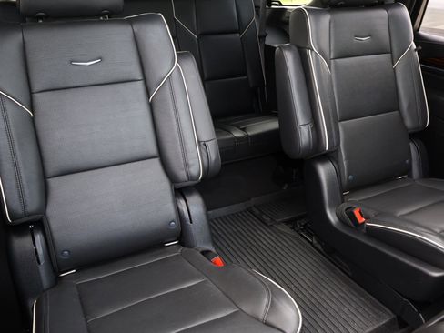 Used 2021 Cadillac Escalade Premium Luxury w/ LPO, Illumination Package image 18