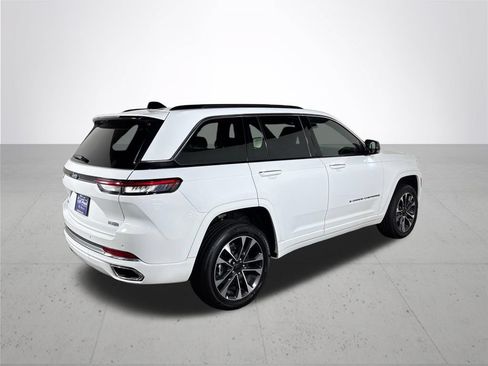 Certified 2023 Jeep Grand Cherokee Overland AWD/4WD image 7