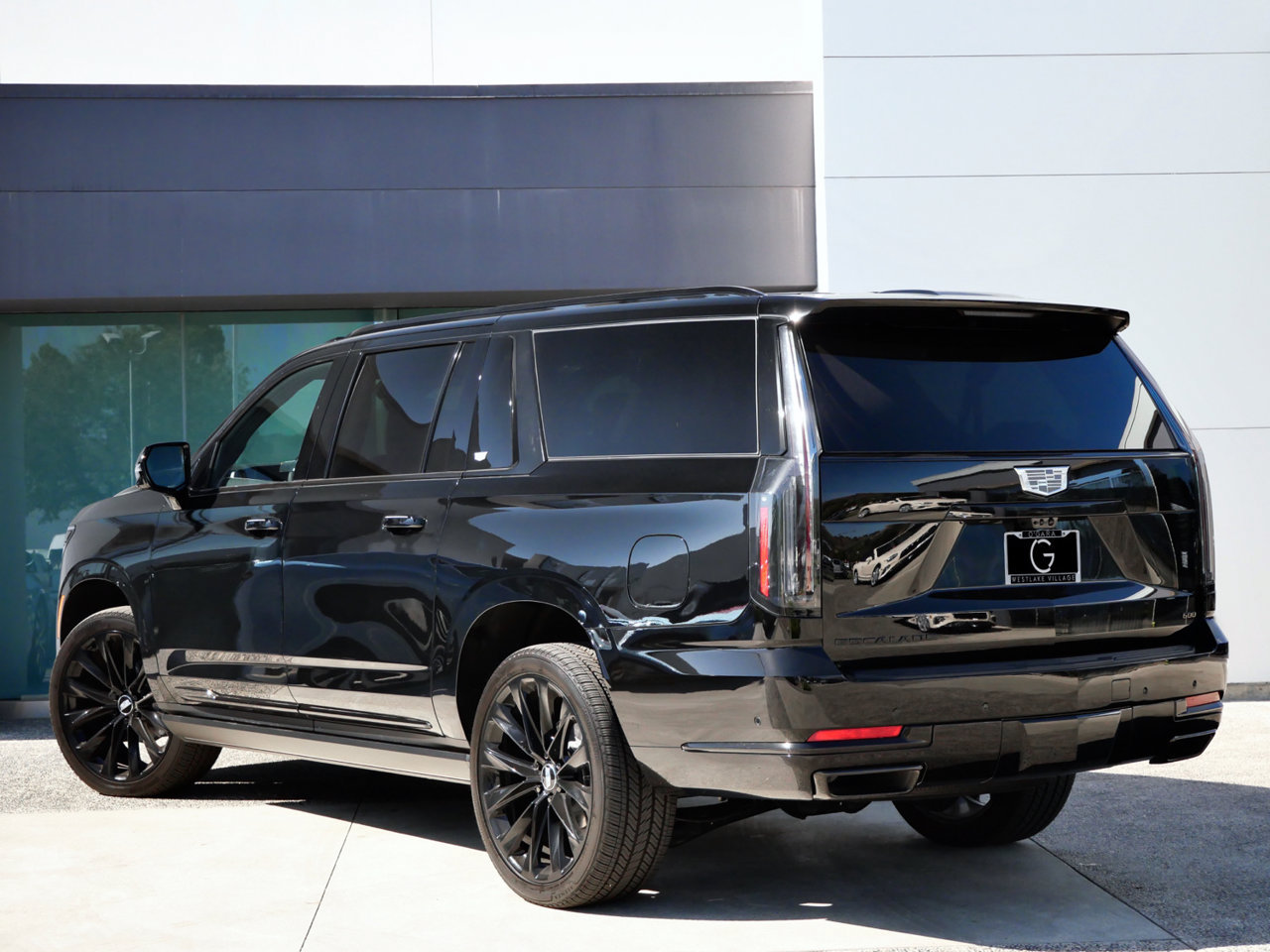 Used 2026 Cadillac Escalade ESV Platinum Sport w/ LPO, ONYX Package AWD/4WD image 5