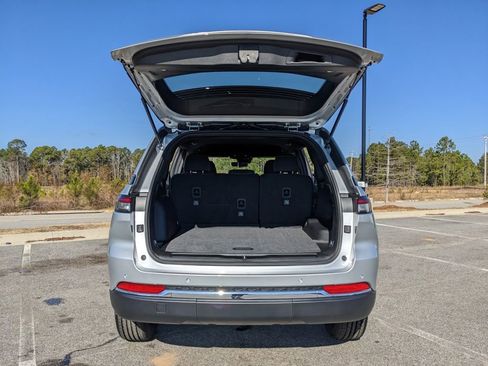 New 2025 Jeep Grand Cherokee Laredo image 36