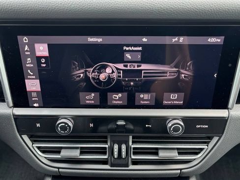 Certified 2023 Porsche Macan AWD/4WD image 29