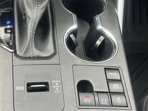 Used 2023 Toyota Highlander LE image 22