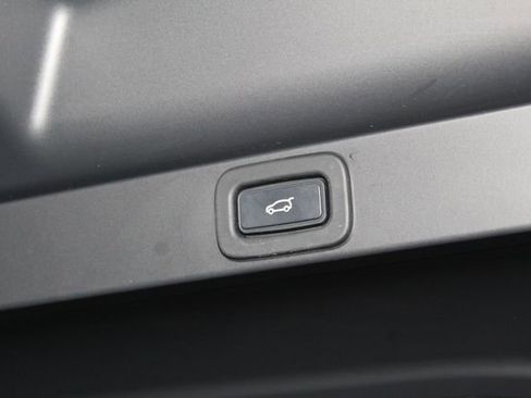 Used 2023 Land Rover Range Rover SE image 13