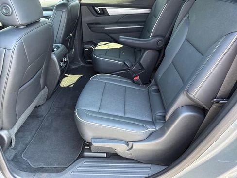 Used 2025 Buick Enclave Preferred FWD image 11