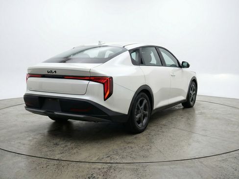 Used 2025 Kia K4 LXS image 9