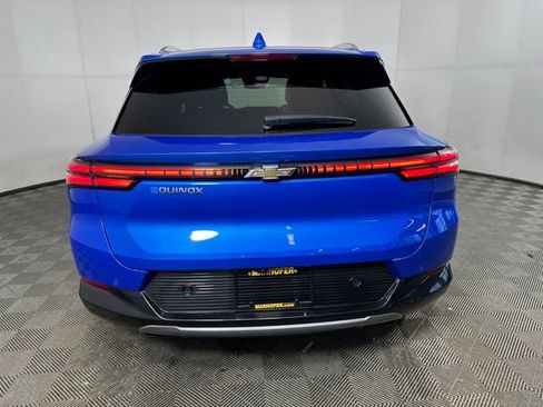 Used 2025 Chevrolet Equinox EV LT w/ Convenience Package image 4