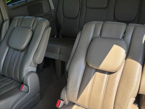 Used 2013 Chrysler Town & Country Touring-L w/ Driver Convenience Group FWD image 22