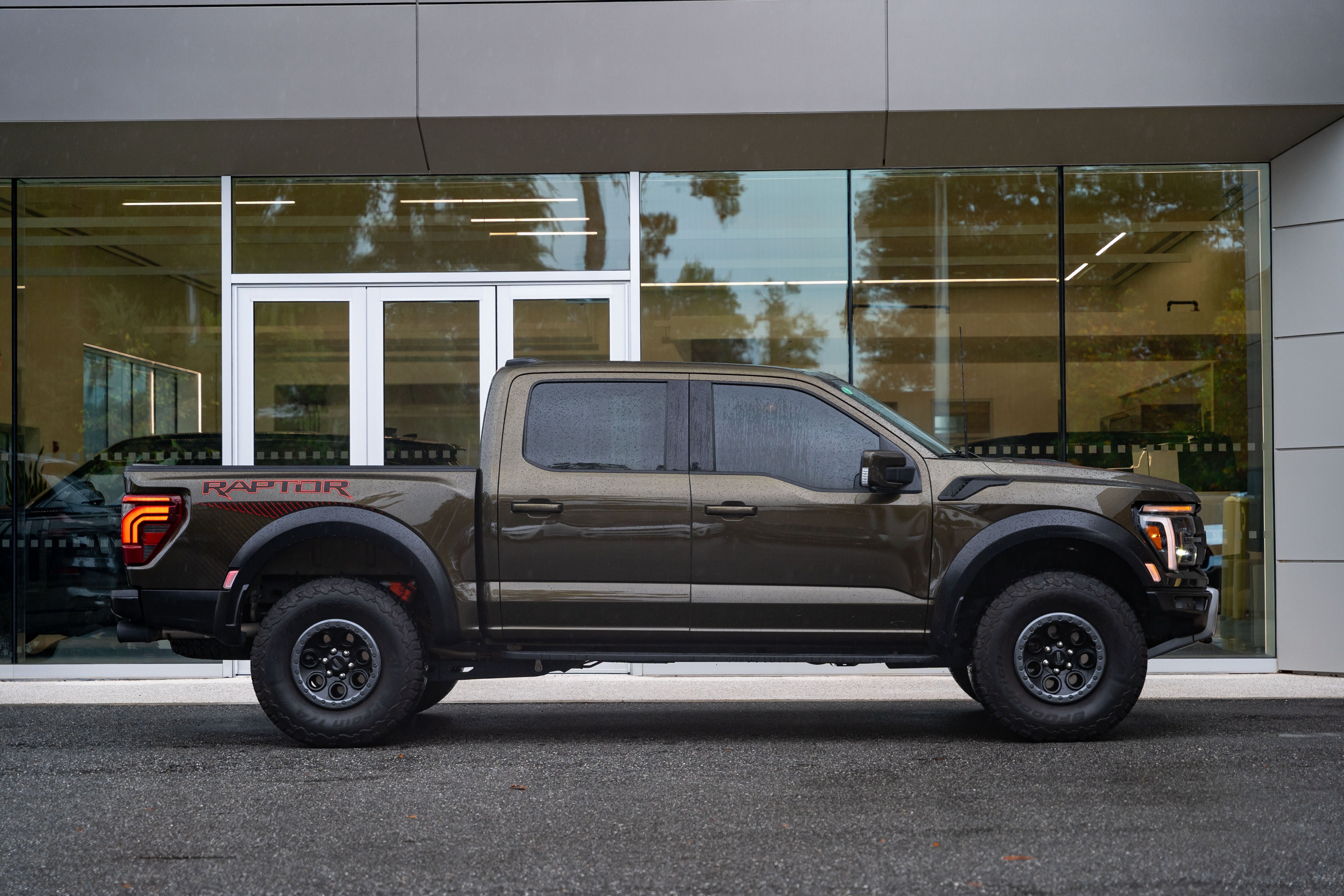 Used 2025 Ford F150 Raptor AWD/4WD image 4