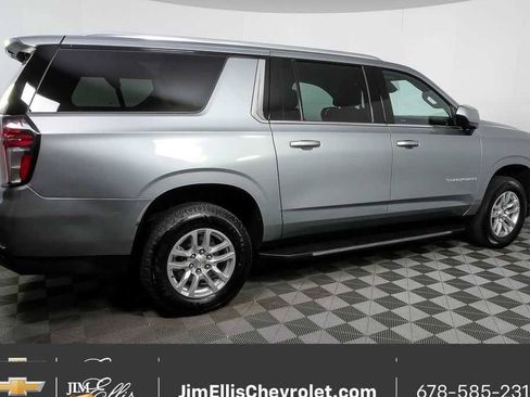 Certified 2024 Chevrolet Suburban LT RWD image 28