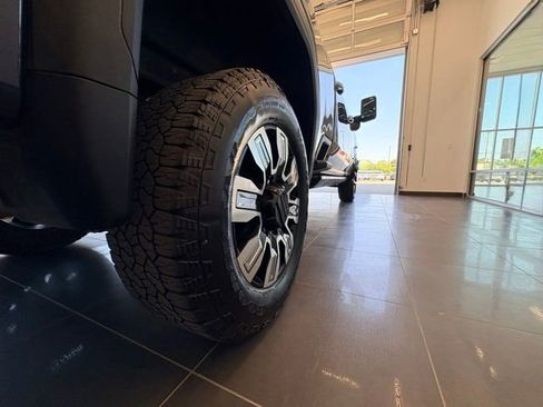 Used 2024 GMC Sierra 2500 Denali w/ Denali Reserve Package AWD/4WD image 12
