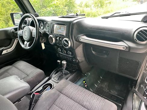 Used 2011 Jeep Wrangler Sahara w/ Dual Top Group AWD/4WD image 11